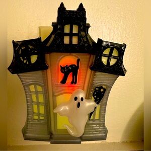 Bath & Body Works Haunted House Night Light with Ghost and Cat